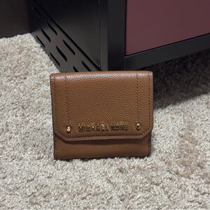 Michael Kors Hayes Medium Trifold Coin Purse Wallet in color Brown